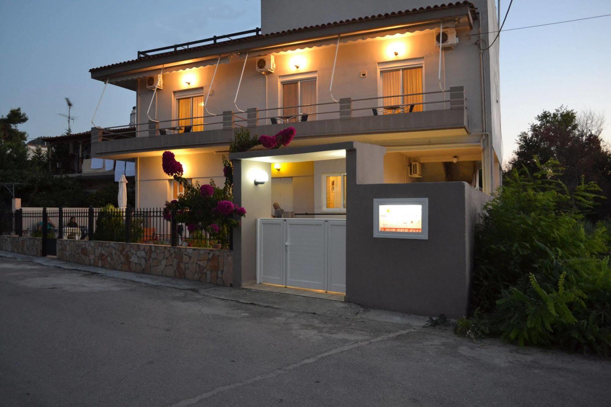 Pefki Studios Exterior photo